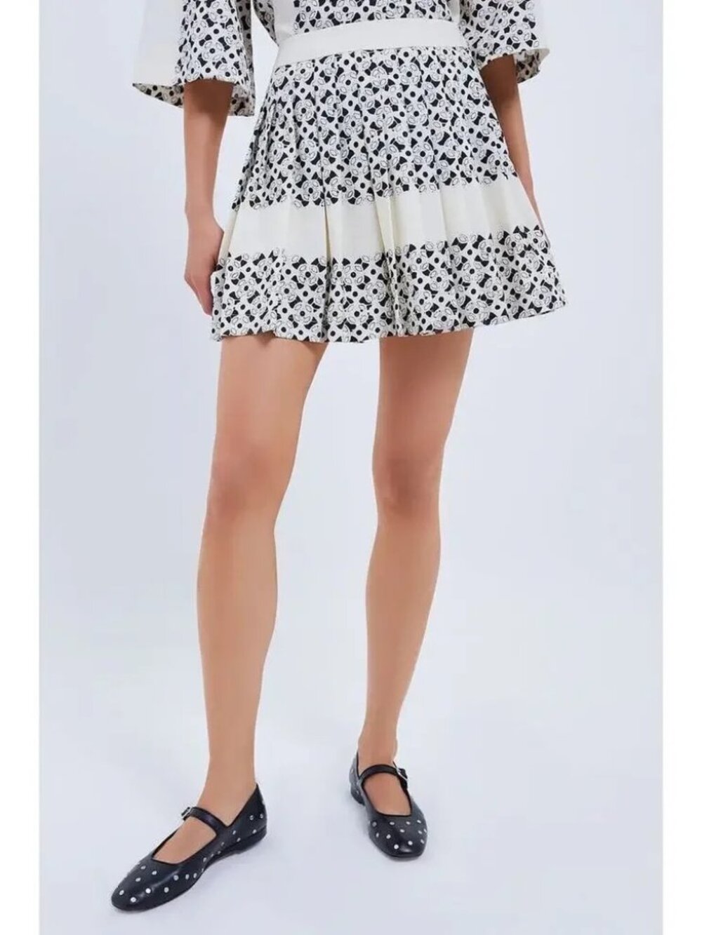 Tuckernuck Cream Geo Erica Skort Size - Medium
